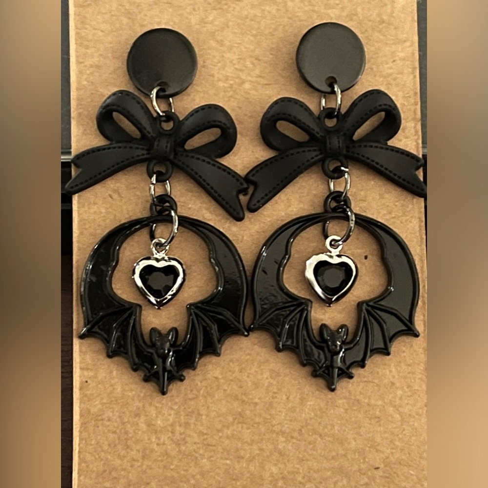 New SGC619 Bats and bows